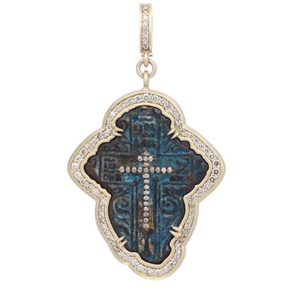 Closeup photo of Ancient Old Believers Female Cross Pendant