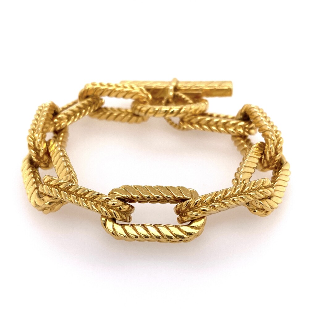 Vintage Tiffany & Co in our opinion is the best Tiffany & Co. Crafted of solid 18k gold in a chunky paperclip link with a wheat or laurel leaf pattern. A solid bracelet for everyday wear and elegant enough for the finest black tie affairs... 18K Yellow Gold Tiffany & Co Link Bracelet