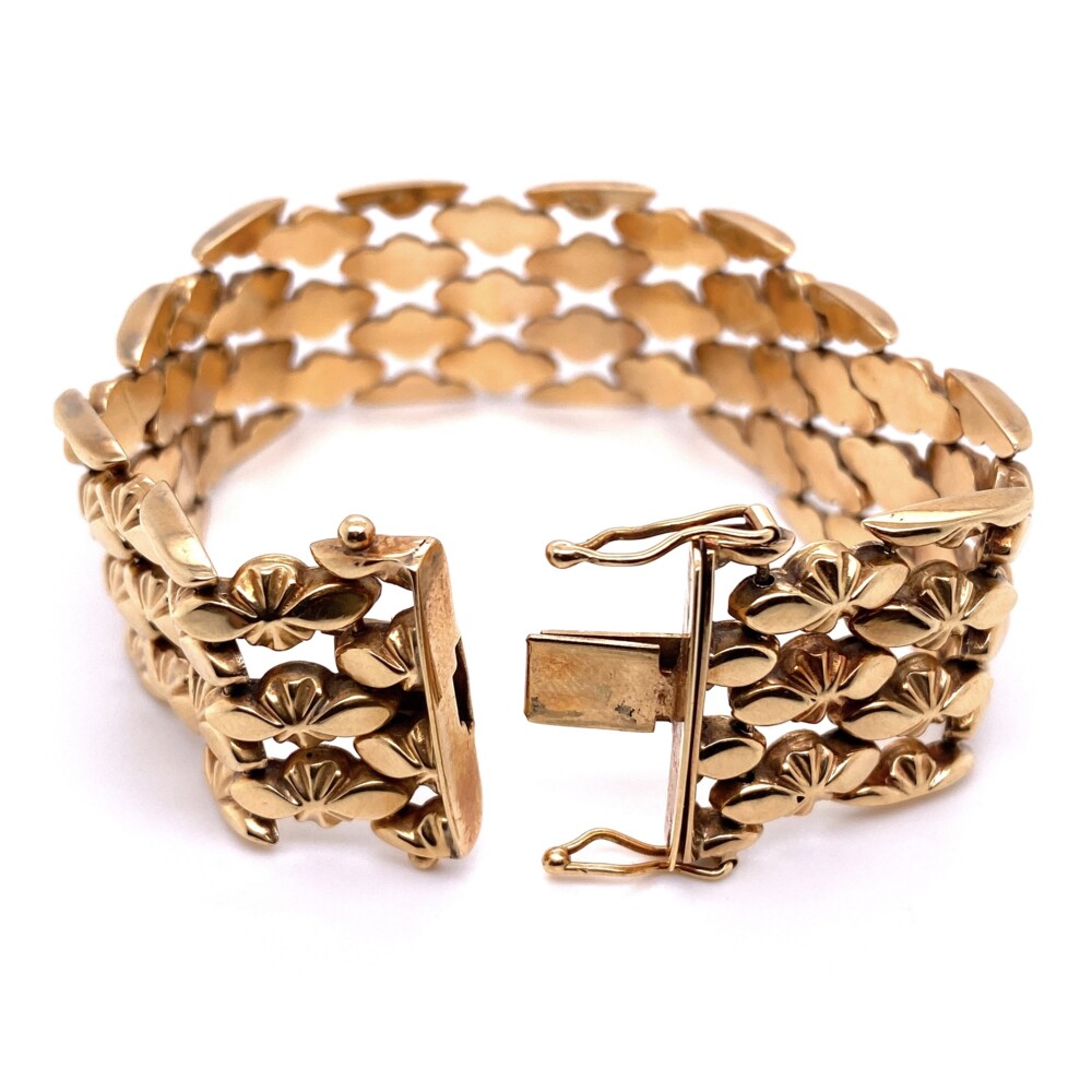 Stamped "585" and an Eastern European Hallmark that cannot be deciphered.<div style="position: initial; margin: initial;"><span style="font-size: 16.8px; position: initial; margin: initial;"><a href="https://youtu.be/myDeDI6I_cs" title="https://youtu.be/myDeDI6I_cs" style="text-decoration: none; position: initial; margin: initial;">https://youtu.be/myDeDI6I_cs</a></span><br style="position: initial; margin: initial;"></div><div style="position: initial; margin: initial;"><span style="font-size: 16.8px; position: initial; margin: initial;"><a href="https://youtu.be/3QIiEn-YsKw" title="https://youtu.be/3QIiEn-YsKw" style="text-decoration: none;">https://youtu.be/3QIiEn-YsKw</a></span><br style="position: initial; margin: initial;"></div> 14K YG Link Bracelet with European Hallmarks 41.8g, 3 & 4 Across 1" Wide, 8" Long