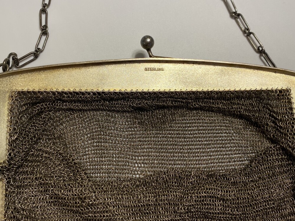 Check out this beautiful Sterling mesh purse handbag clutch from the early 1900's. It is stamped, "STERLING, L.S."<div style="position: initial; margin: initial;"><br style="position: initial; margin: initial;"></div><div style="position: initial; margin: initial;"><span style="font-size: 16.8px; position: initial; margin: initial;"><a href="https://youtu.be/lRgonzqNO48" title="https://youtu.be/lRgonzqNO48" style="text-decoration: none;">https://youtu.be/lRgonzqNO48</a></span><br style="position: initial; margin: initial;"></div> 925 Sterling Mesh Purse with Engraving 262.8g, c1900