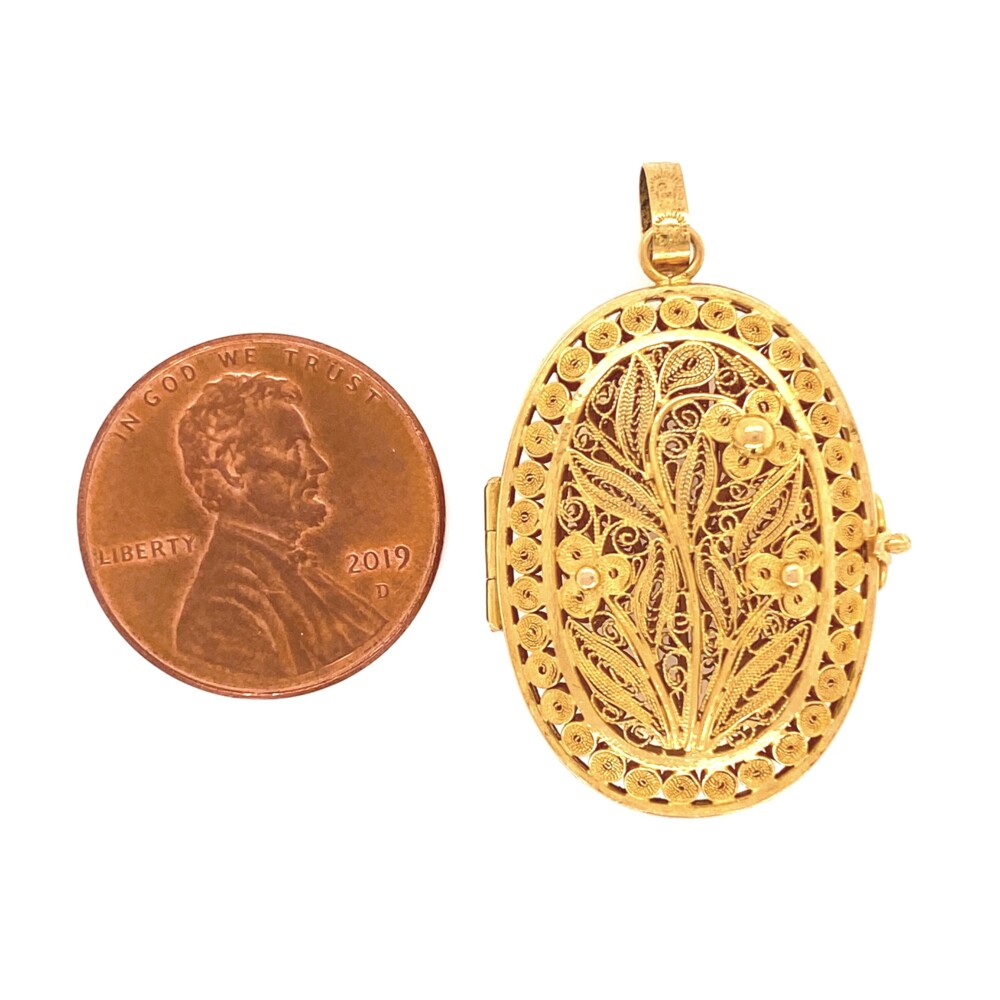 Image 2 for 22K YG Filigree Openable Locket 5.9g, 1.33" Tall