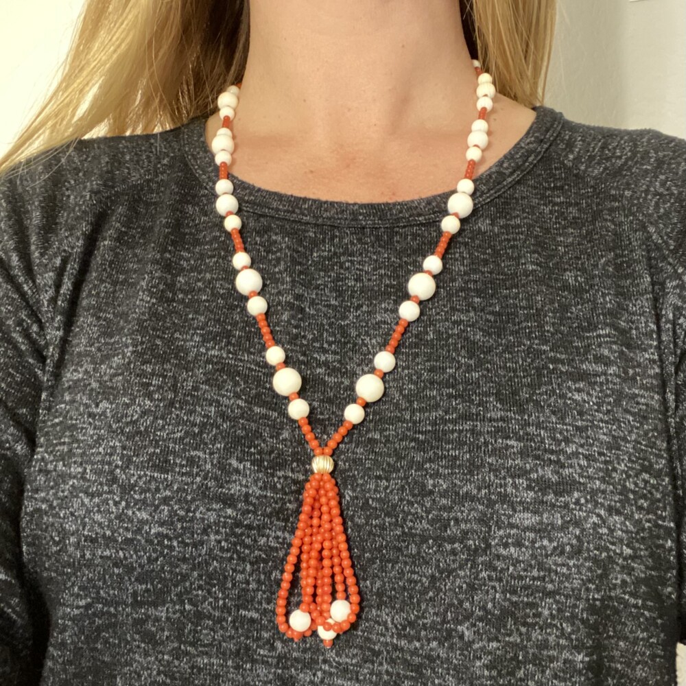 39 Natural white coral beads are 11.4mm - 8.00mm
Multiple natural red coral beads are 3.5-4mm 14K YG Red & White Coral Bead Necklace 55g, 26"