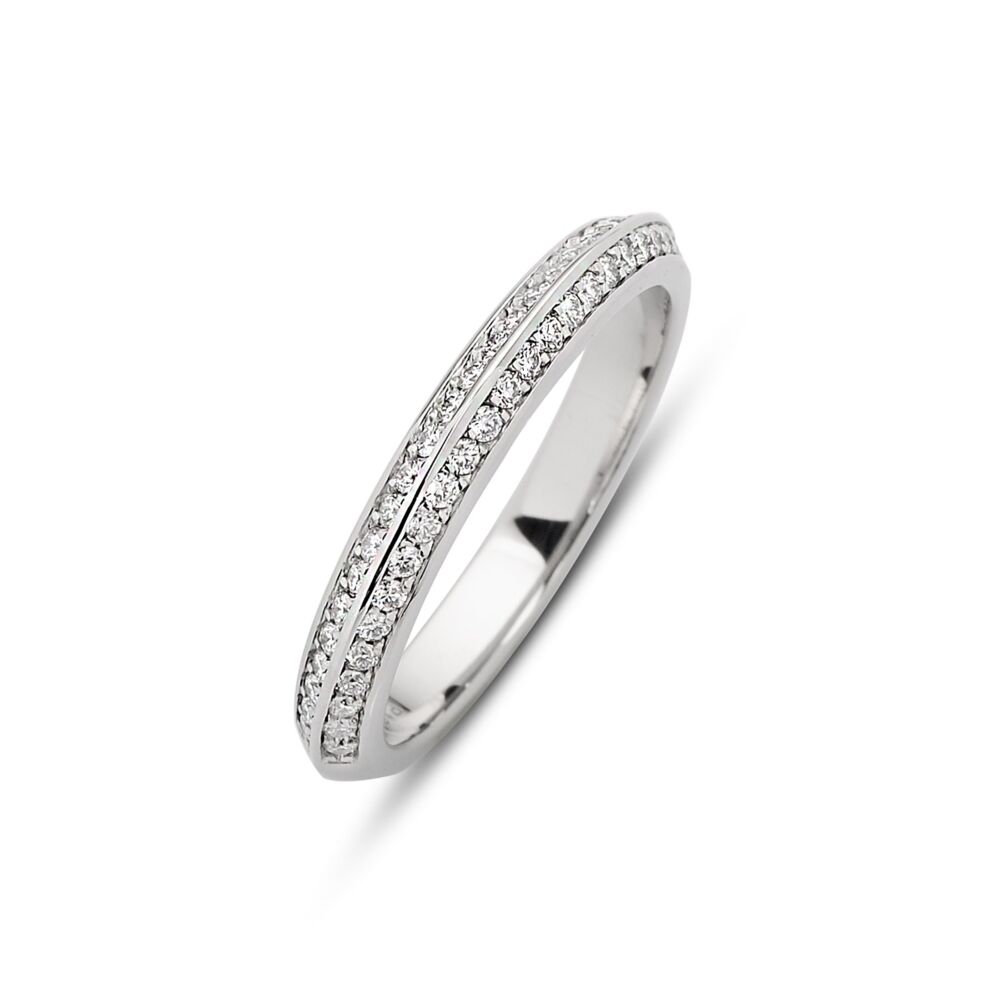 In stock, U.S. 5.75, in platinum. The Iris band is designed to be paired with our Iris ring or worn separately.<br> Iris Band in Platinum Size 5.75