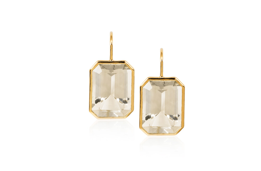These absolutely beautiful 18K yellow gold earrings brought to you by Goshwara and designer Sweta Jain bring genuine elegance. They feature 15x10mm emerald-cut moon quartz (13.95 carats). Gossip Emerald-cut Moon Quartz Earrings