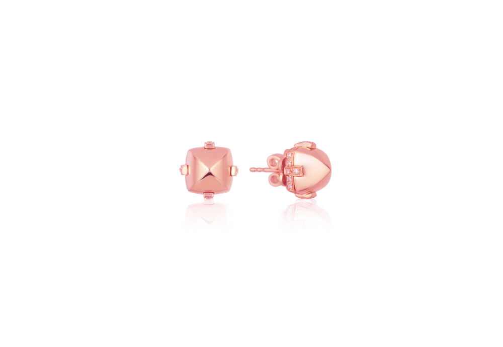 These breathtakingly gorgeous 18K rose gold earrings brought to you by Goshwara and designer Sweta Jain bring style and sophistication. They feature 0.27 carat diamonds. Sugarloaf Pave Rose Gold Earrings