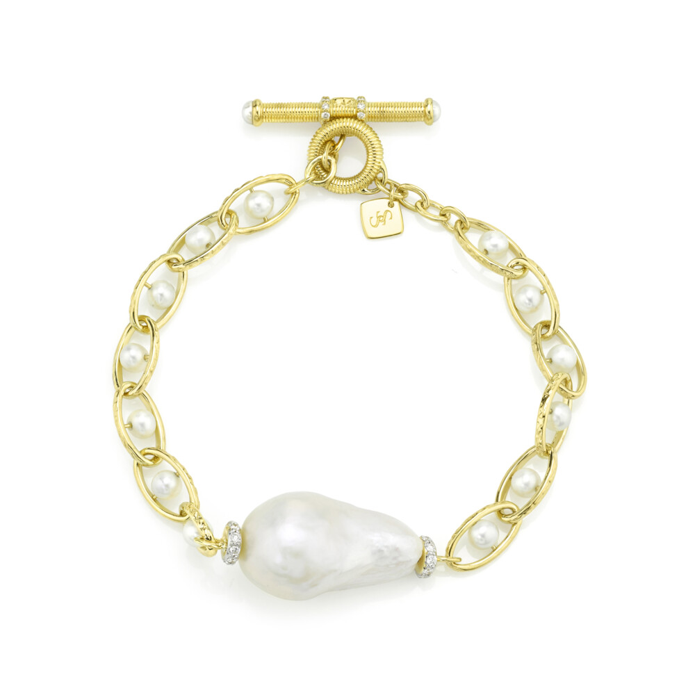 <span style="font-size: 16.8px; position: initial; margin: initial;">THE BEAUTY IS IN THE DETAILS WITH THIS MODERN TWIST ON A CLASSIC. THE BEAUTIFUL SINGLE BAROQUE PEARL IS SET OFF BY TWO PAVE DIAMOND ROUNDELS ON A HEAVY YET FEMININE SLOANE STREET LINK CHAIN WITH 4MM FRESH WATER PEARLS IN EACH LINK, ADDING THE PERFECT DETAIL FROM EVERY ANGLE. </span> Single Baroque Pearl Chain Bracelet With Diamonds
