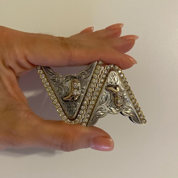 <div style="color: rgb(51, 51, 51); font-family: Platinum1911; font-size: 11.9px; position: initial; margin: initial;">Check out these amazing collar tips in 925 Sterling, 10K & 18K yellow gold with cowboy boots and 58 round brilliant diamonds approx. 3.48tcw and 4 larger round brilliants are approx. .65tcw. Every diamond is collection quality, Russian cut good E/F color, VS1 clarity judged. The back is stamped, "Sunset Trails Sterling S 10K 18K"</div><ul style="padding: 10px 20px 10px 30px; margin-block: 0px; float: left; width: 550px; color: rgb(51, 51, 51); font-family: Platinum1911; font-size: 11.9px; position: initial; margin: initial;"></ul> Sunset Trails 4.13tcw Diamond Collar Tips, 31.7g
