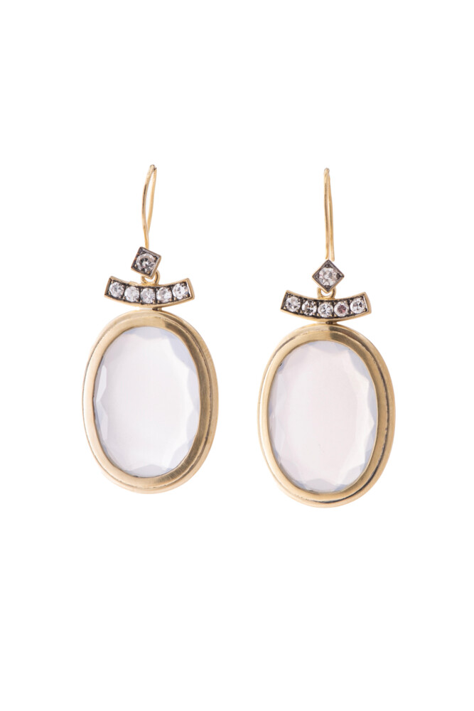 18k Yellow Gold
Single Cut Diamond Approx: 0.50tcw
White Moonstone Approx: 11.45tcw
Size: 3/4"W x 1 1/4"L White Moonstone Pagoda Earrings