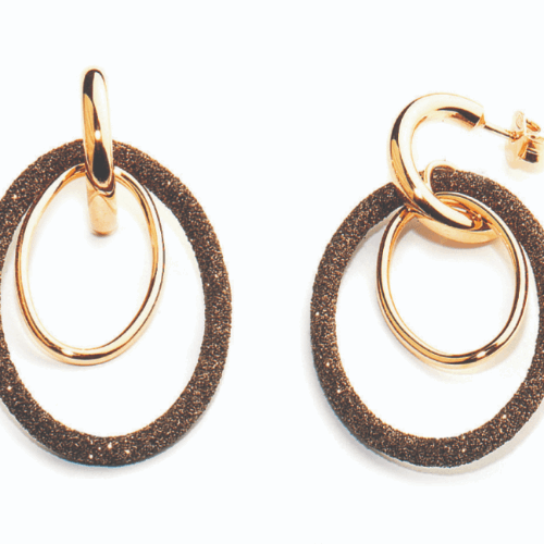 These double oval earrings are displayed in a rose gold vermeil, and features a dark brown polvere. These earrings are perfect for daily use, or to dress up with at night. Anytime is the right time, for these earrings. Double Oval Fine Earring Rose Gold Dark Brown Polvere