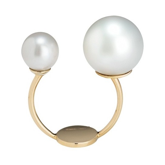 This 18k yellow gold double pearl ring is perfect for someone looking for a unique and elegant look. With two different sized pearls, 8-9mm and 9-10mm, this ring is versatile and a perfect statement piece. This ring is bound to make any hand dazzle. Double Pearl Ring with White South Sea Pearls